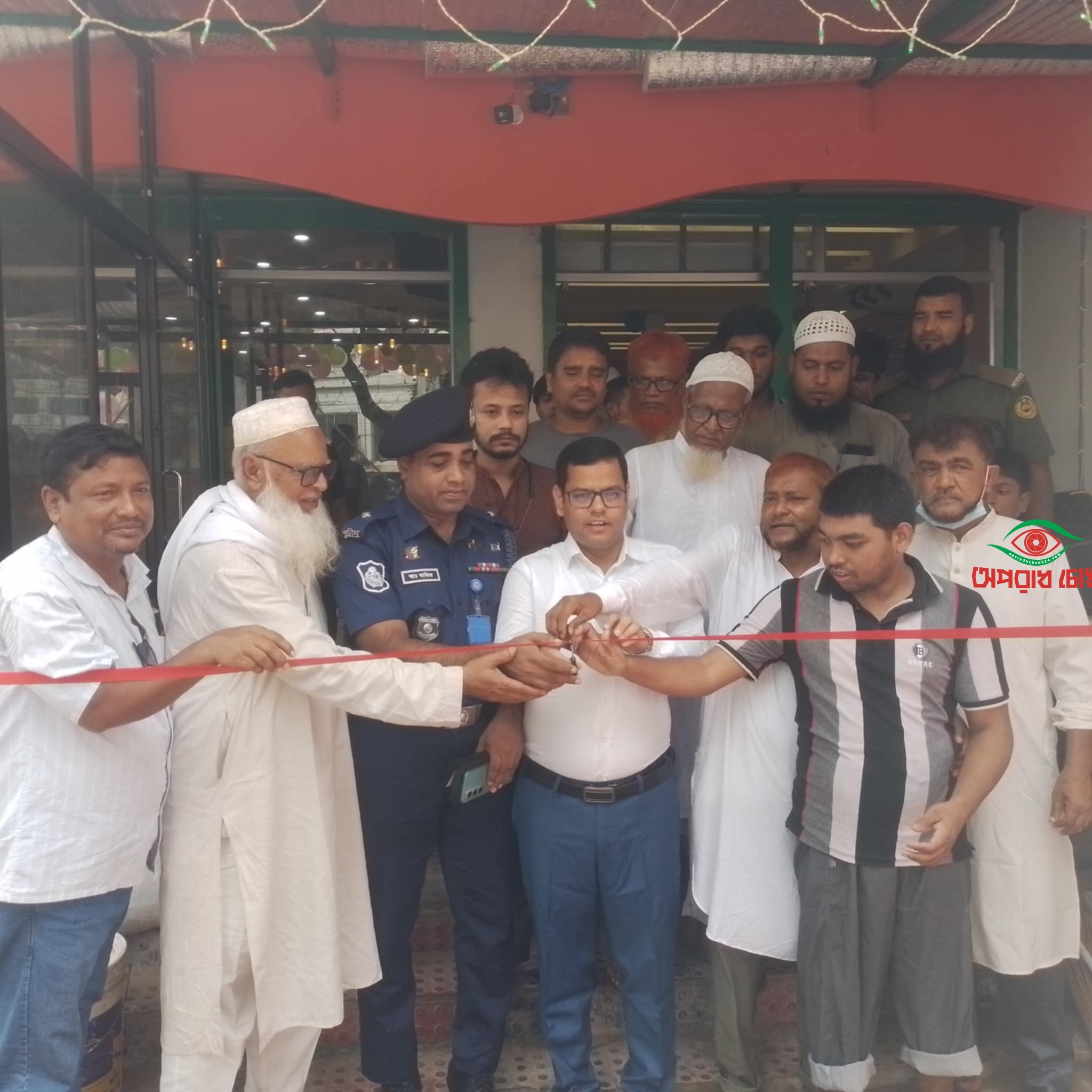 সাপাহারে তিজারাহ রেস্টুরেন্ট এন্ড কাবাব হাউসের শুভ উদ্বোধন