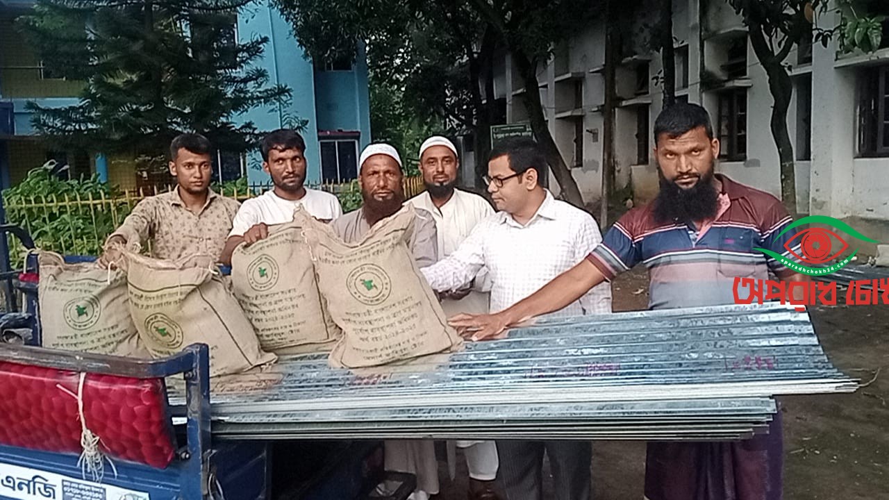 অগ্নিকাণ্ডে ৪টি পরিবারের পাশে ইউএনও 