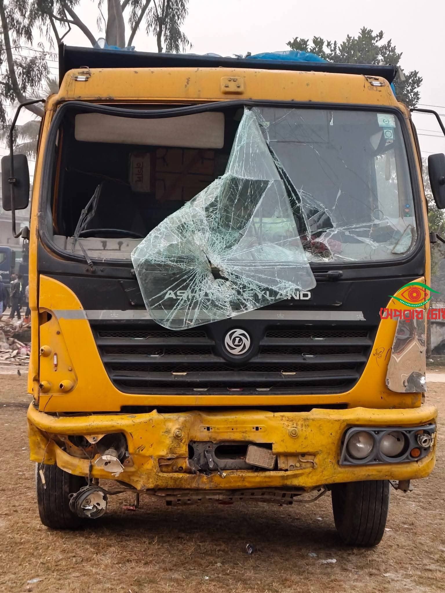 ট্রাকের চাকায়  পিষ্ট হয়ে অজ্ঞাত নারীর মৃত্যু