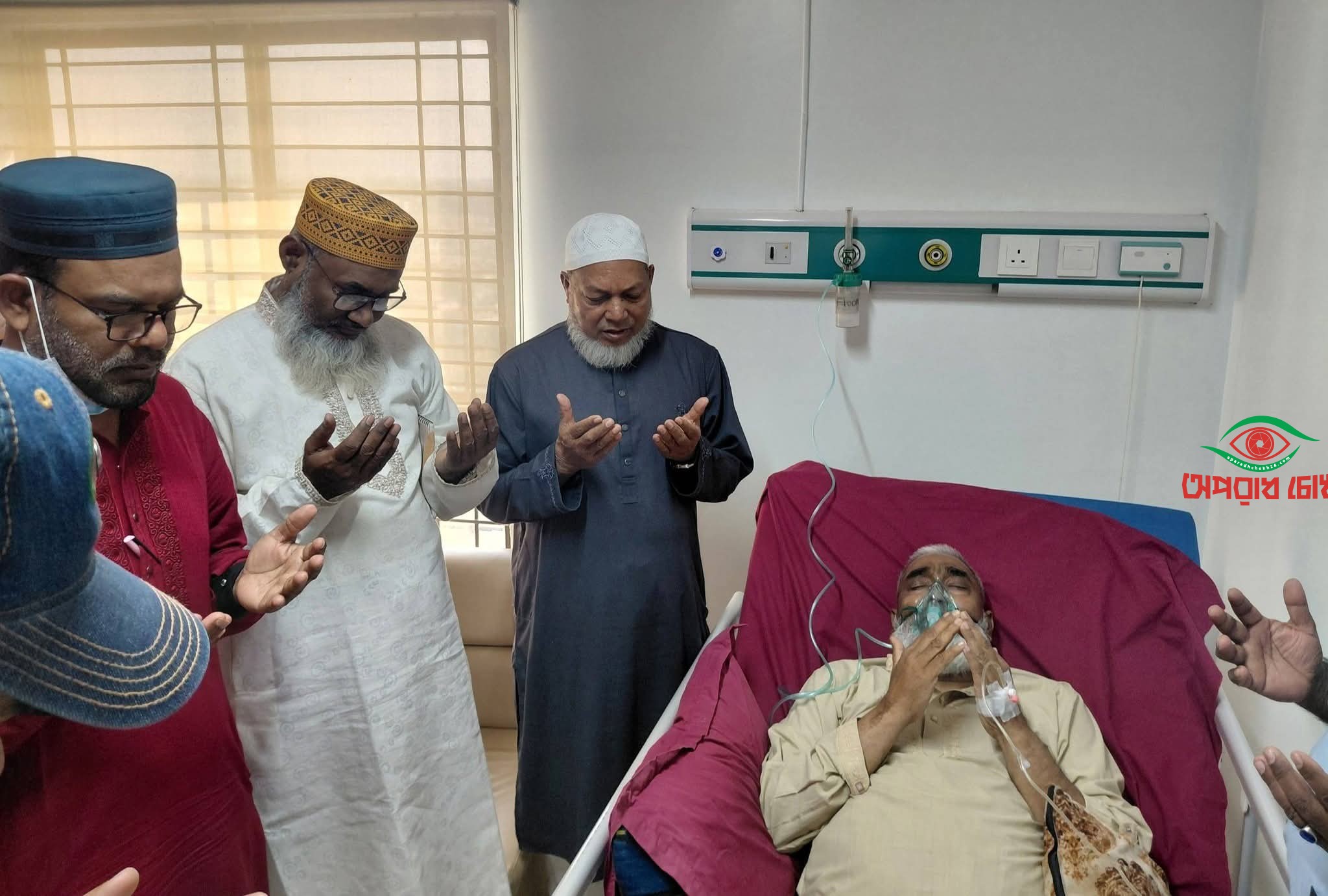  হাসপাতালে যান এমপি আবু তালেব মন্ডল 