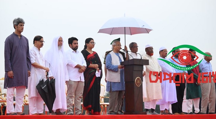 ‘জুলাই ঘোষণাপত্র’ পাঠকালে প্রধান উপদেষ্টার পাশে ছিলেন যারা