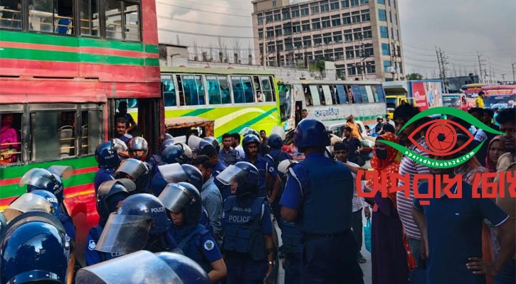  শ্রমিকদের বিক্ষোভ-সড়ক অবরোধ