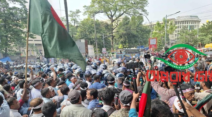 অবরোধ করেছেন এমপিওভুক্ত শিক্ষকরা