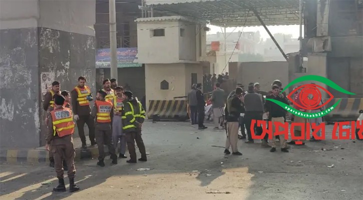 পাকিস্তানে আধাসামরিক বাহিনীর সদর দপ্তরে হামলা