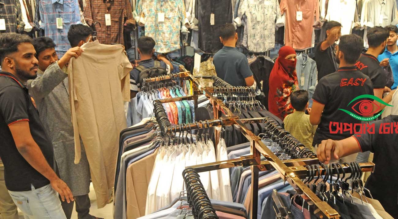 তিল ধারণের ঠাঁই নেই বিপণিবিতানে