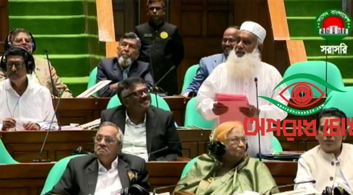 পোশাক নিয়ে মনিরুল হকের ‘আপত্তিকর’ বক্তব্য,