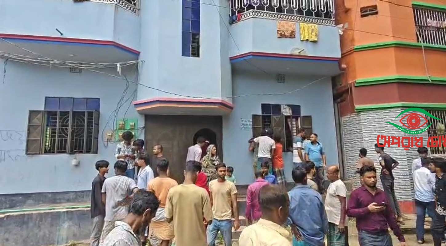 একই পরিবারের ৩ জনকে গলাকেটে হত্যা