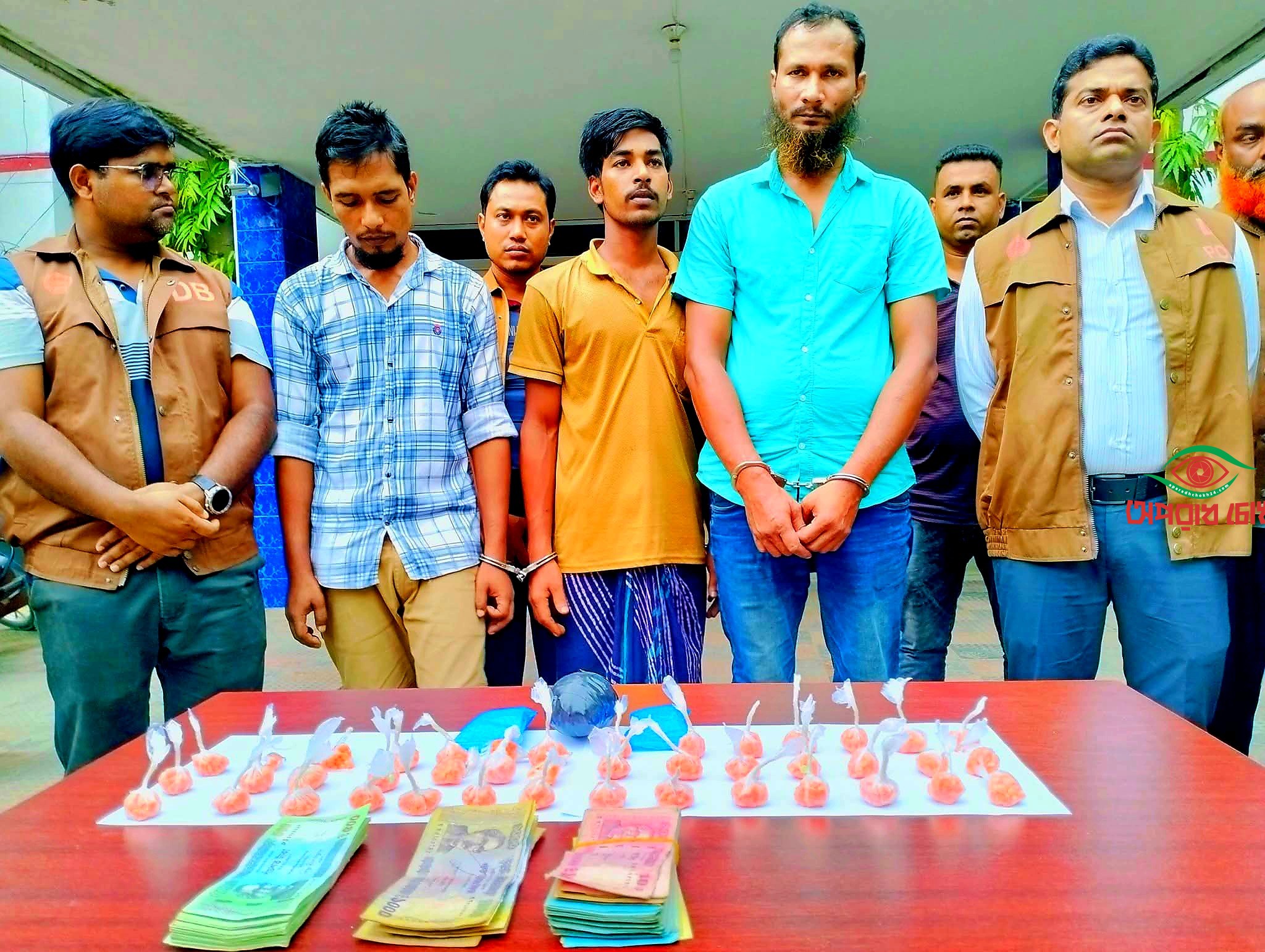 জামালপুরে ডিবির অভিযানে ৪ হাজার পিচ ইয়াবাসহ ৩ মাদক কারবারী আটক