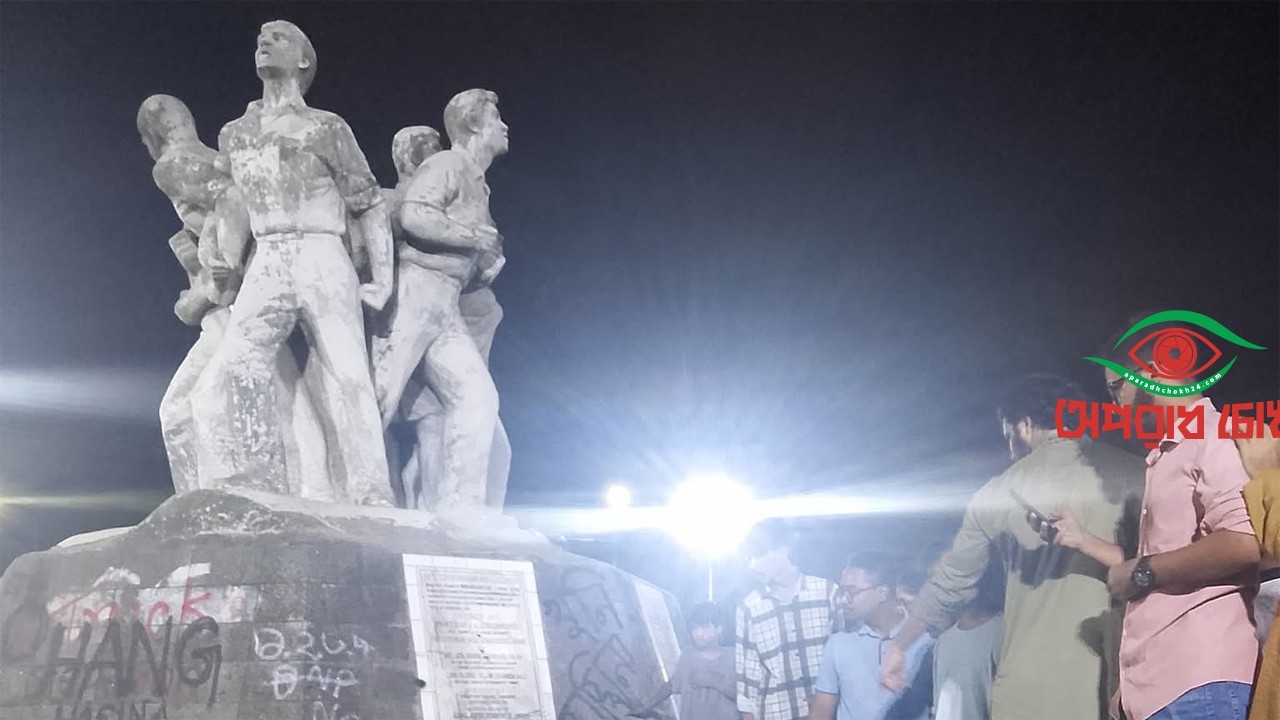 টিএসসিতে ককটেল বিস্ফোরণ