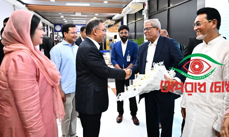 প্রথম বিদেশ সফর শেষে দেশে ফিরলেন প্রধানমন্ত্রী