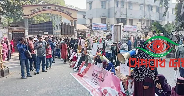 শিক্ষার্থীদের সড়ক অবরোধ