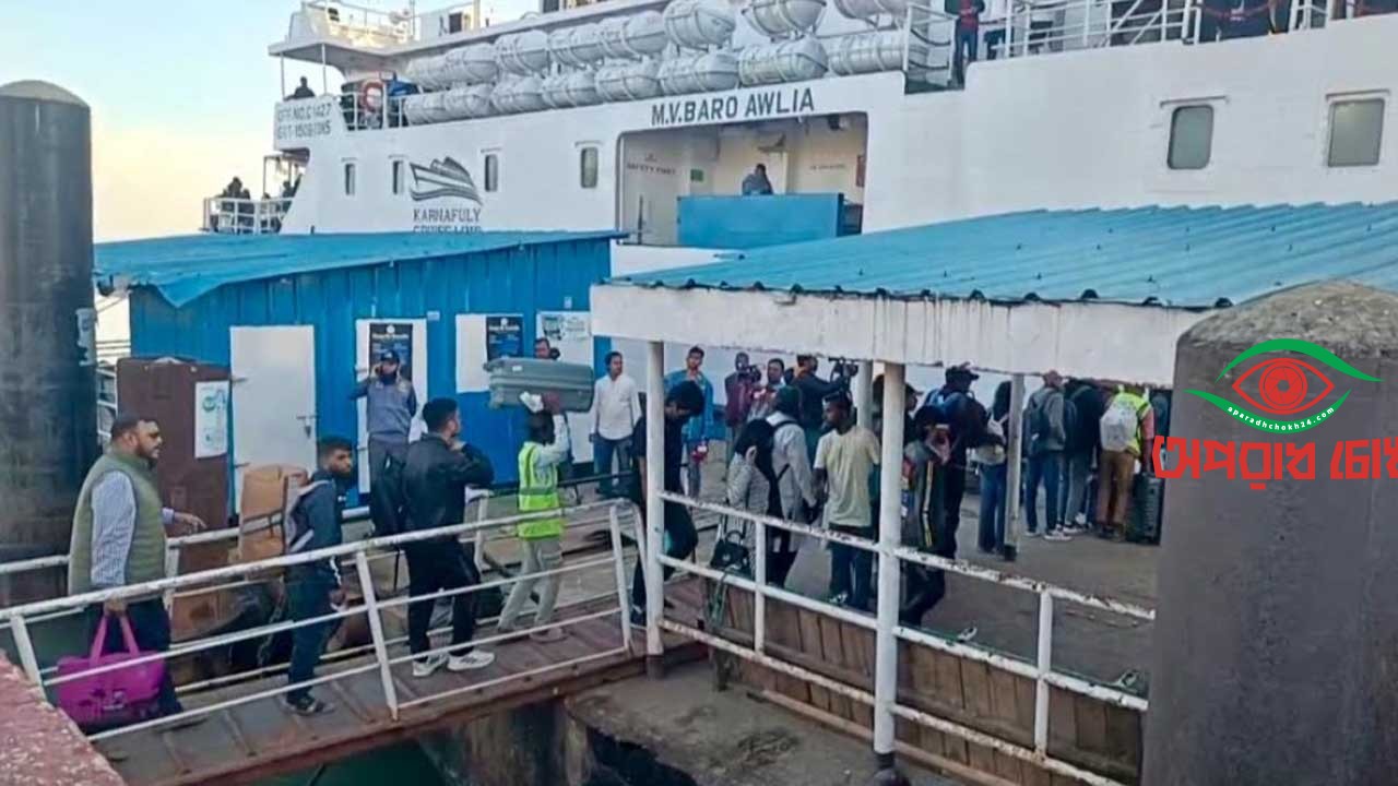 সেন্টমার্টিনের পথে ১২শ পর্যটক